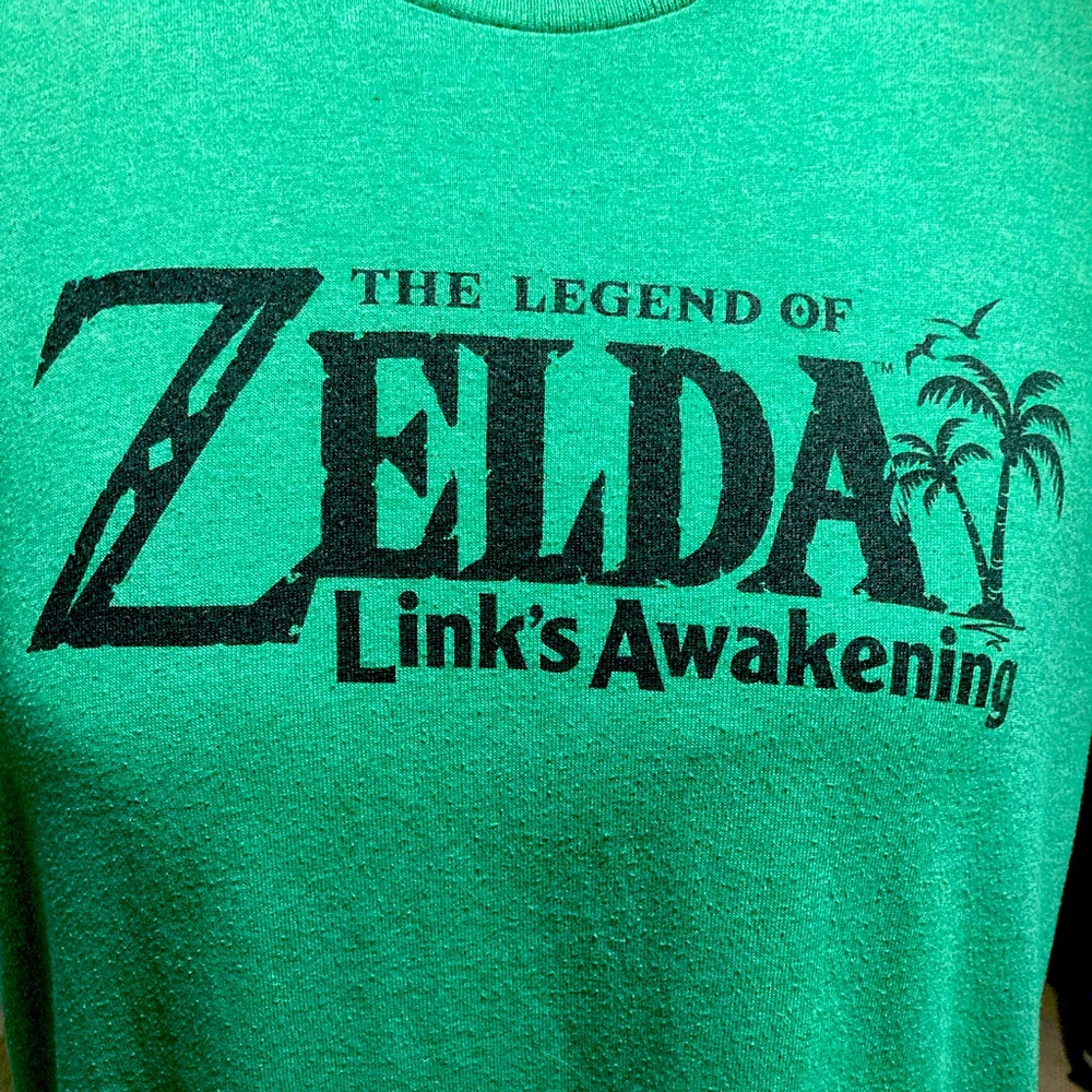 The Legend of Zelda Links Awakening graphic Tee +Bonus 30 yr Anniversary BOOK